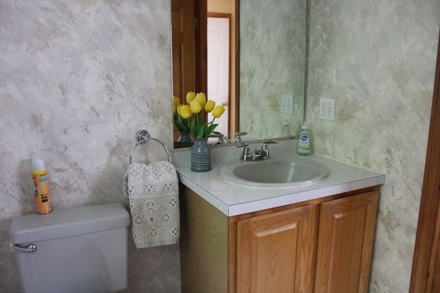 27 Gretchen Way, Raynham, MA 02767