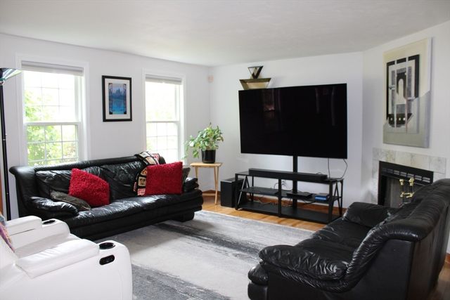 27 Gretchen Way, Raynham, MA 02767