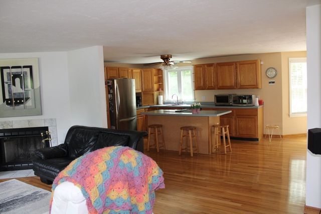 27 Gretchen Way, Raynham, MA 02767