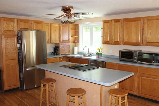 27 Gretchen Way, Raynham, MA 02767