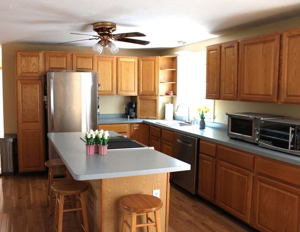 27 Gretchen Way, Raynham, MA 02767