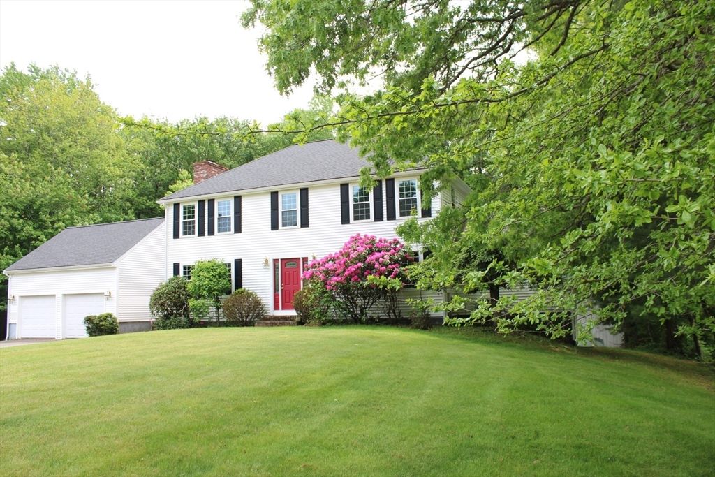 27 Gretchen Way, Raynham, MA 02767