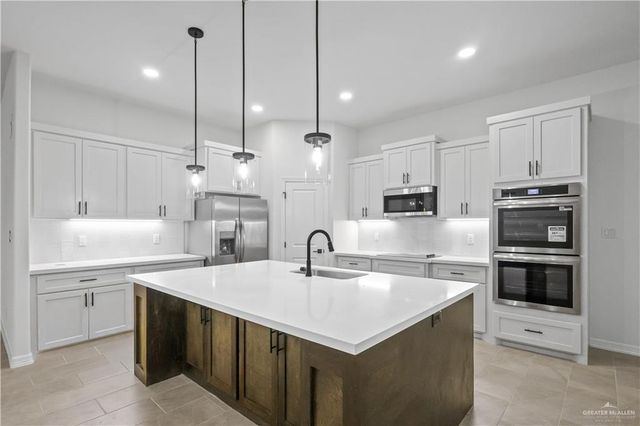 7305 N 55th Lane, Mission, TX 78573