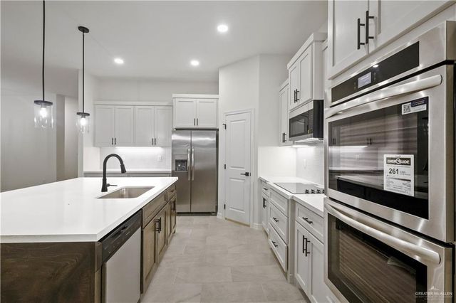 7305 N 55th Lane, Mission, TX 78573