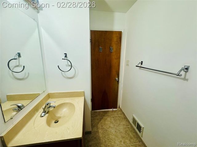 21410 Panama Street, Warren, MI 48091