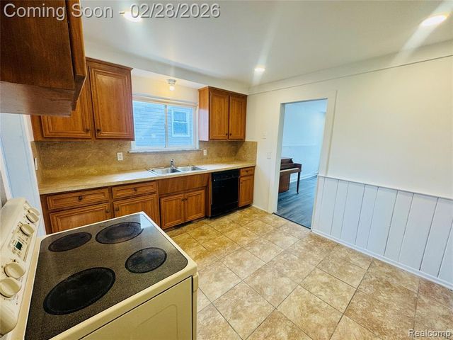 21410 Panama Street, Warren, MI 48091