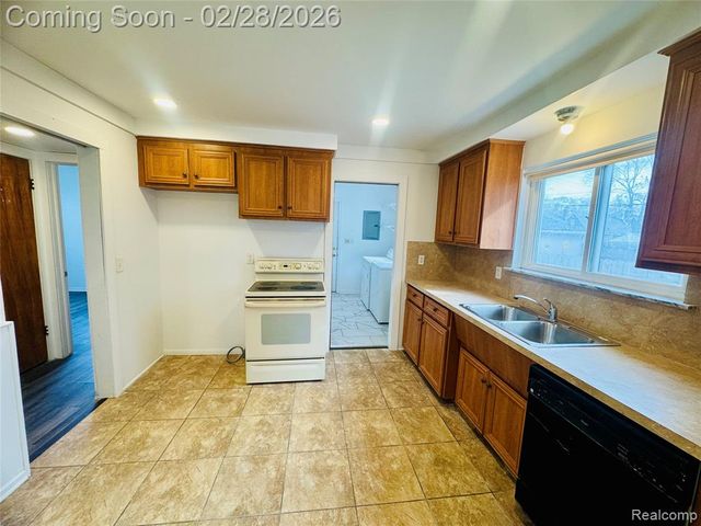 21410 Panama Street, Warren, MI 48091