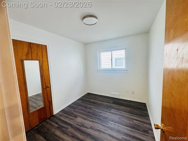 21410 Panama Street, Warren, MI 48091