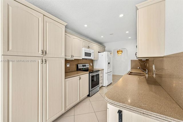 2832 NW 10th Ave, Wilton Manors, FL 33311
