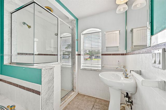 2832 NW 10th Ave, Wilton Manors, FL 33311