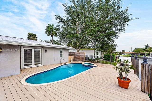 2832 NW 10th Ave, Wilton Manors, FL 33311
