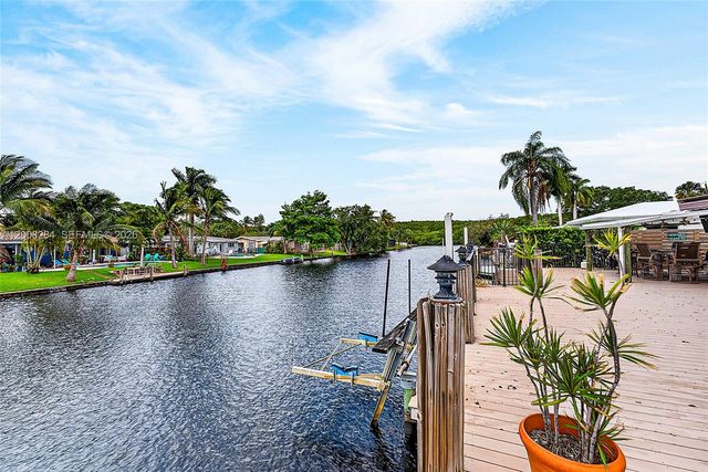 2832 NW 10th Ave, Wilton Manors, FL 33311