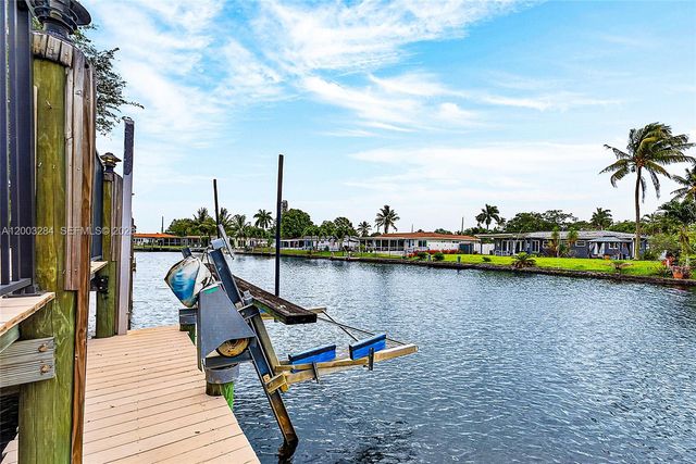 2832 NW 10th Ave, Wilton Manors, FL 33311