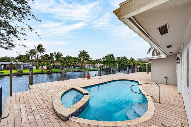 2832 NW 10th Ave, Wilton Manors, FL 33311