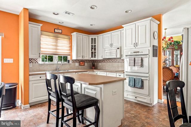 220 RIPLEY CT, Williamstown, NJ 08094