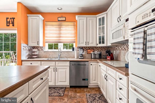 220 RIPLEY CT, Williamstown, NJ 08094