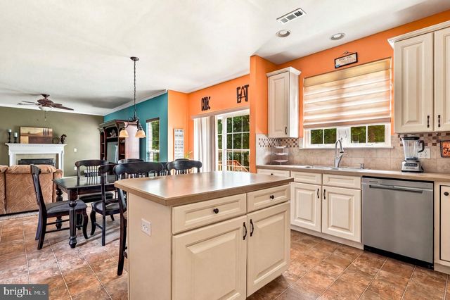 220 RIPLEY CT, Williamstown, NJ 08094