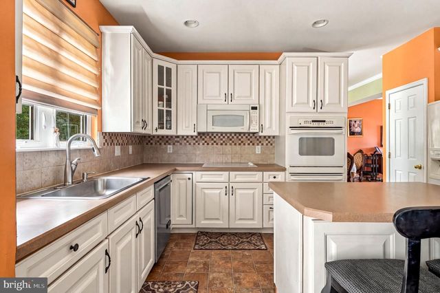 220 RIPLEY CT, Williamstown, NJ 08094