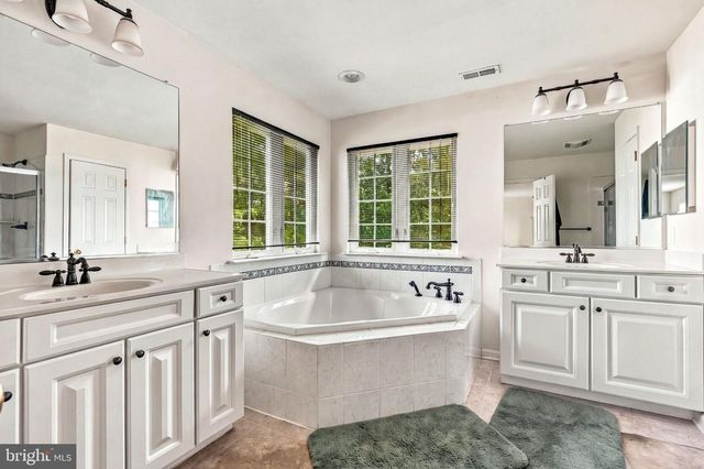 220 RIPLEY CT, Williamstown, NJ 08094