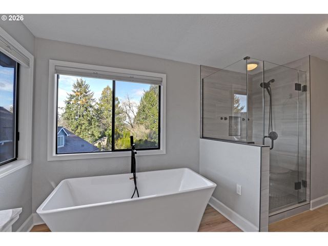 2925 Sw LURADEL Ln, Portland, OR 97219