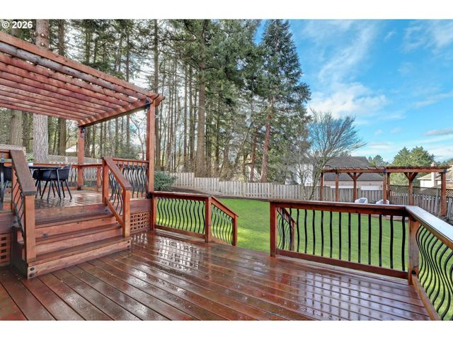 2925 Sw LURADEL Ln, Portland, OR 97219