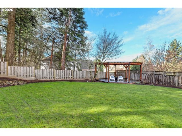 2925 Sw LURADEL Ln, Portland, OR 97219
