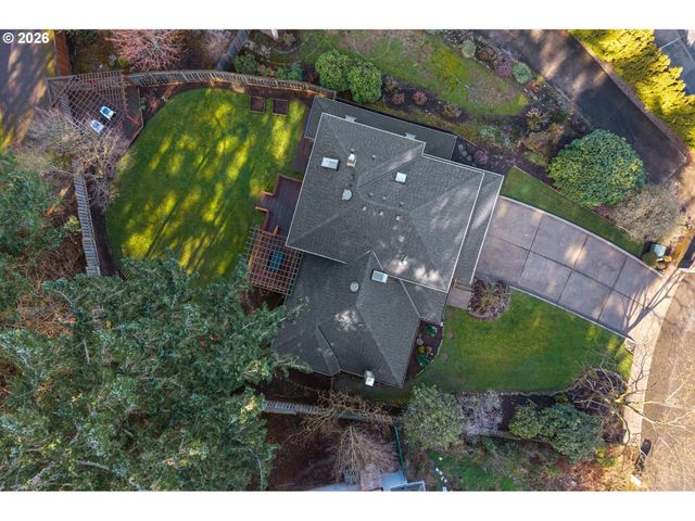 2925 Sw LURADEL Ln, Portland, OR 97219