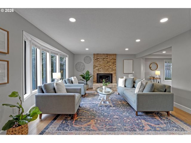 2925 Sw LURADEL Ln, Portland, OR 97219