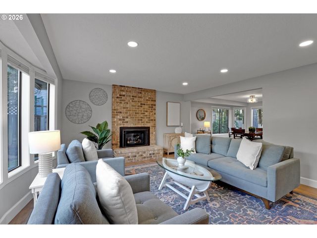 2925 Sw LURADEL Ln, Portland, OR 97219