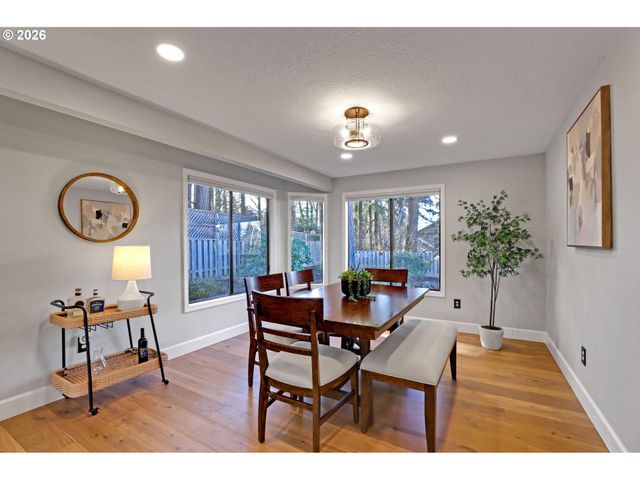 2925 Sw LURADEL Ln, Portland, OR 97219