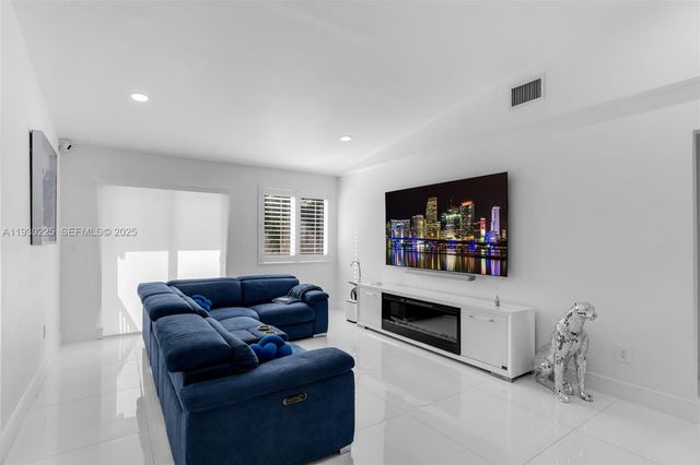 11966 SW 271st St, Homestead, FL 33032