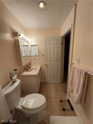 16395 Heather Lane 303, Middleburg Heights, OH 44130