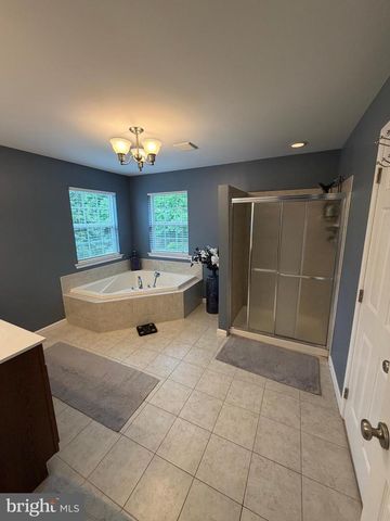 1011 CREEKVIEW DR, Pennsburg, PA 18073