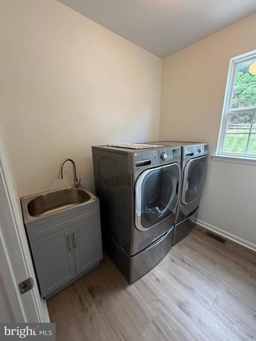 1011 CREEKVIEW DR, Pennsburg, PA 18073