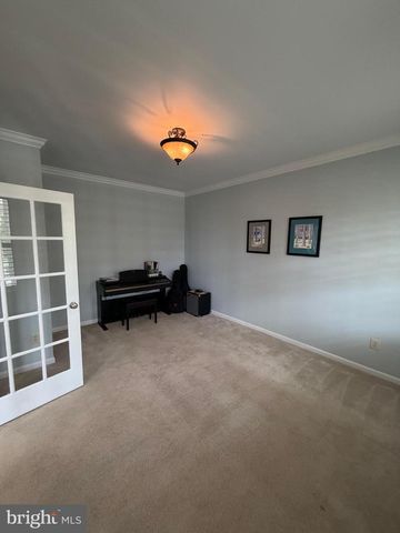 1011 CREEKVIEW DR, Pennsburg, PA 18073