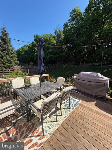 1011 CREEKVIEW DR, Pennsburg, PA 18073