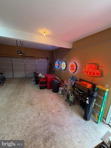 1011 CREEKVIEW DR, Pennsburg, PA 18073