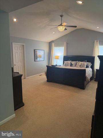 1011 CREEKVIEW DR, Pennsburg, PA 18073
