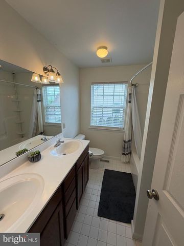 1011 CREEKVIEW DR, Pennsburg, PA 18073