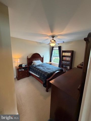 1011 CREEKVIEW DR, Pennsburg, PA 18073