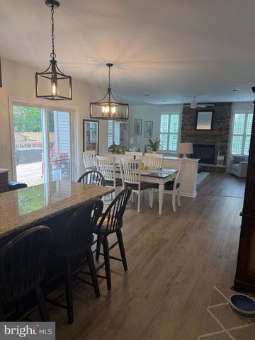 1011 CREEKVIEW DR, Pennsburg, PA 18073