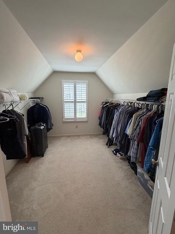 1011 CREEKVIEW DR, Pennsburg, PA 18073