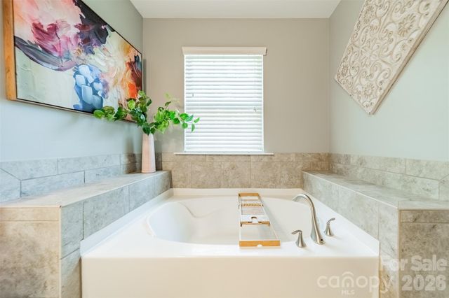 5636 Stonewells Drive, Charlotte, NC 28278