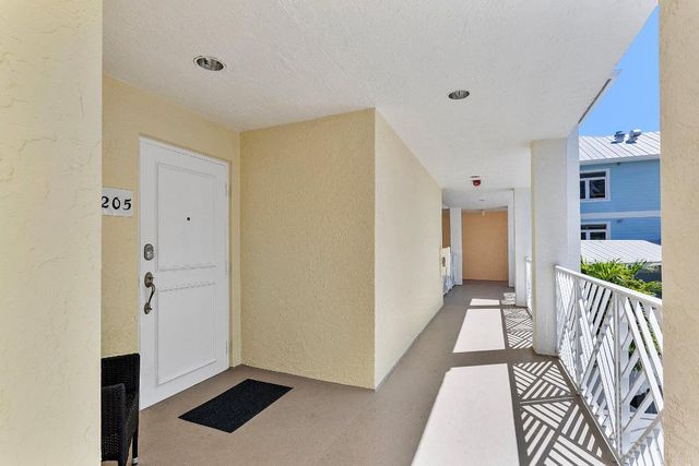 309 E Ocean Avenue 205, Lantana, FL 33462