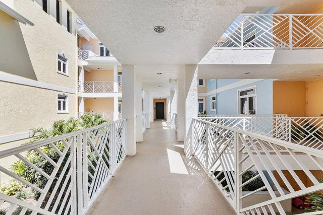 309 E Ocean Avenue 205, Lantana, FL 33462