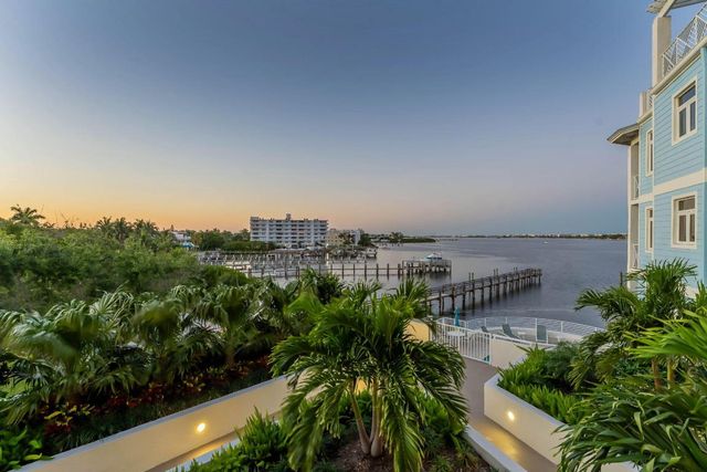 309 E Ocean Avenue 205, Lantana, FL 33462