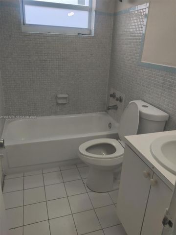844 SW 10th St 3, Hallandale Beach, FL 33009