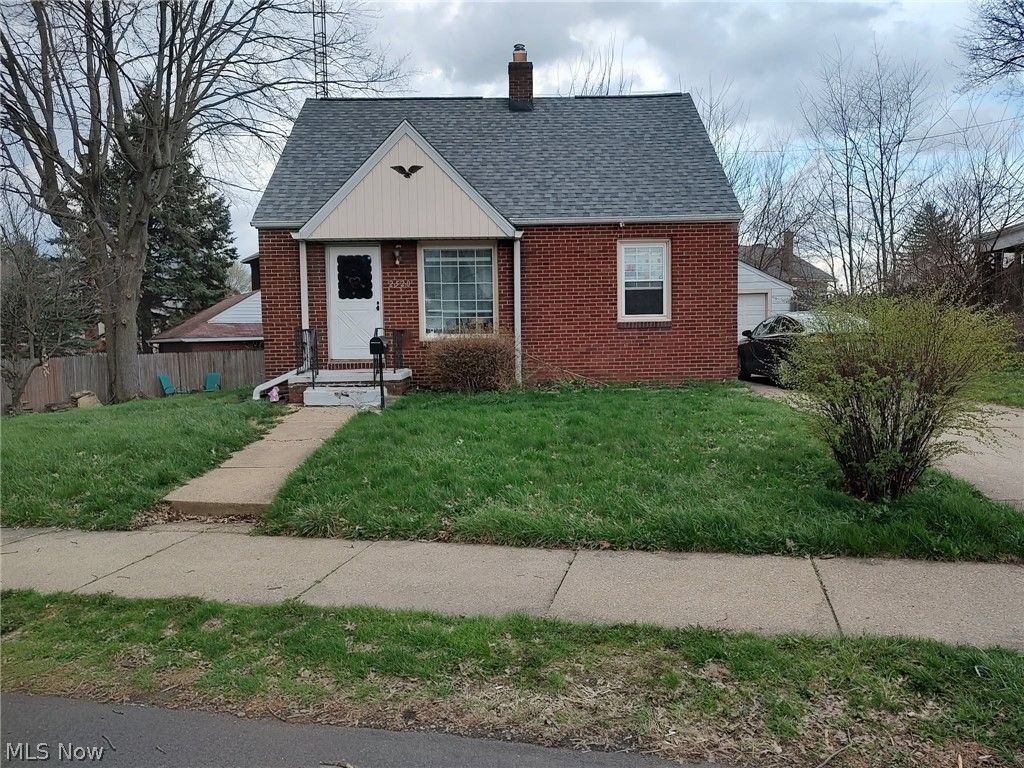 2520 Daleford Avenue NE, Canton, OH 44705