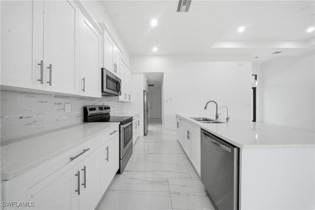 1124 NE 35th LN, Cape Coral, FL 33909