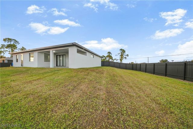 1124 NE 35th LN, Cape Coral, FL 33909